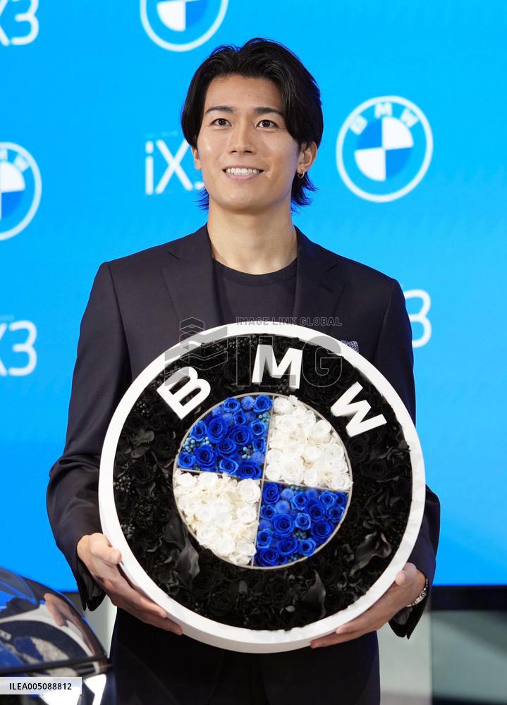 Football player Nakamura pitches BMW new EV
