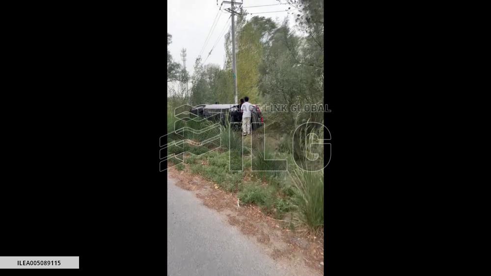 China: Teenager Rescues Children From Overturned Car in Gansu