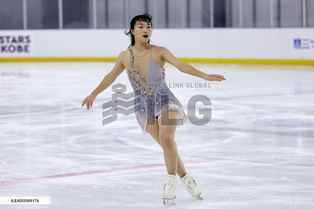 Retired figure skater Sakamoto in ice show in Kobe