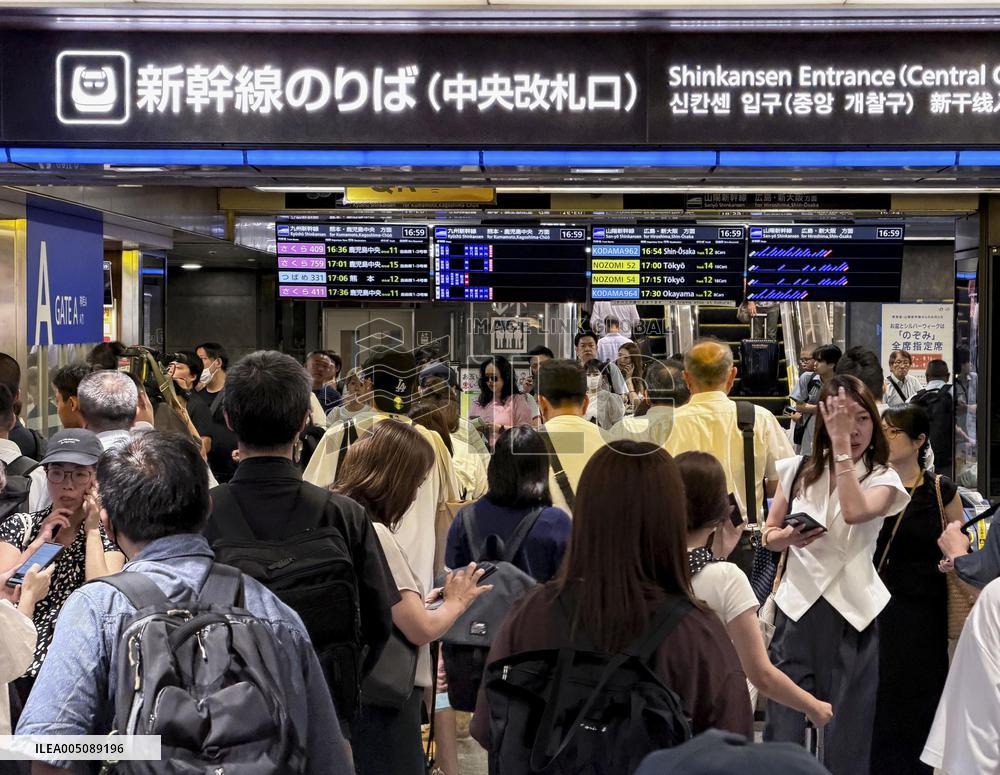 Strong quake jolts southwestern Japan