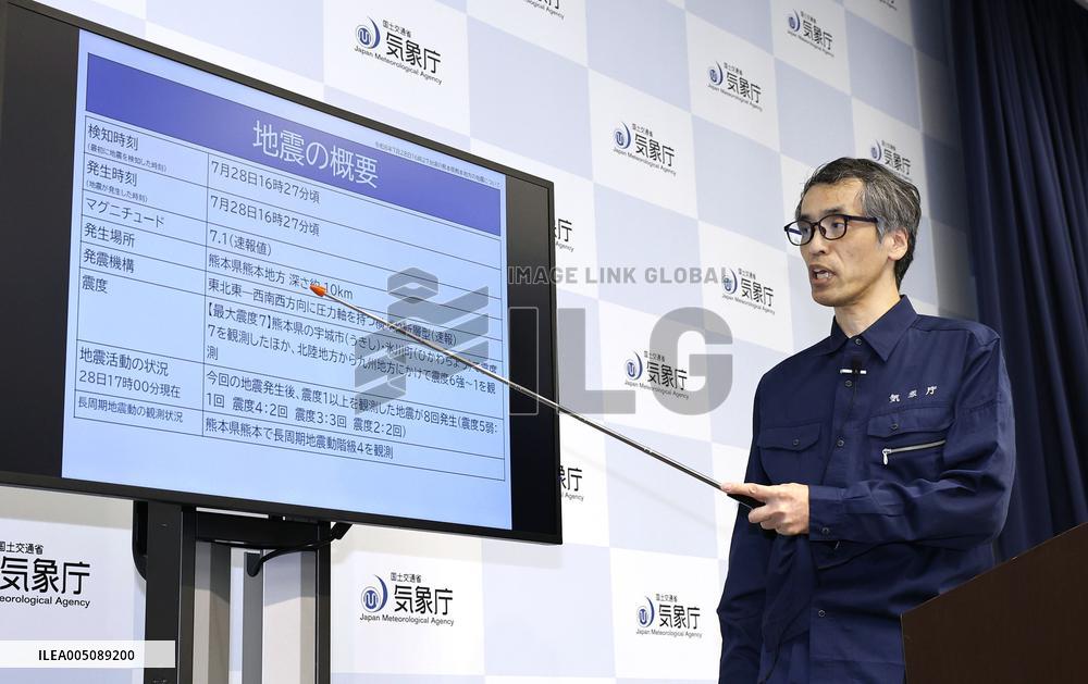 Strong quake jolts southwestern Japan