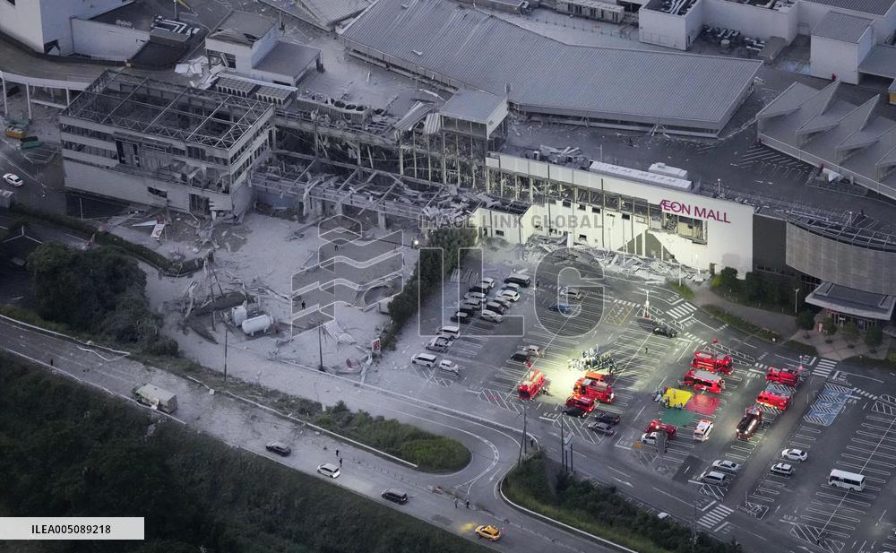 Strong quake jolts southwestern Japan