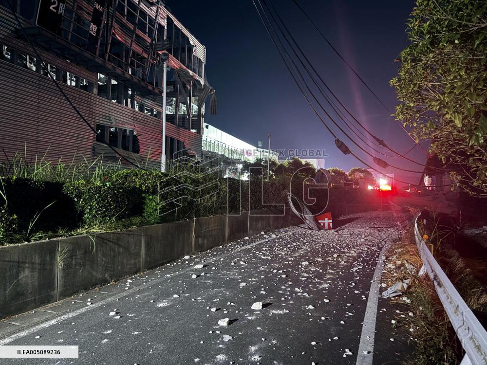 Strong quake jolts southwestern Japan