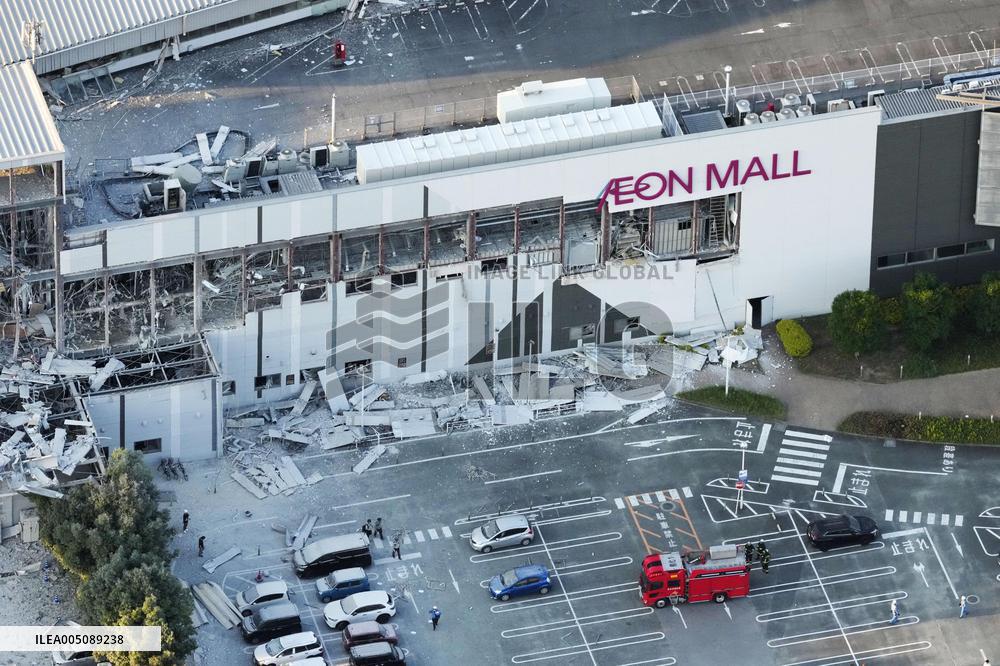 Strong quake jolts southwestern Japan