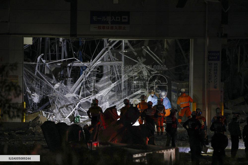 Strong quake jolts southwestern Japan