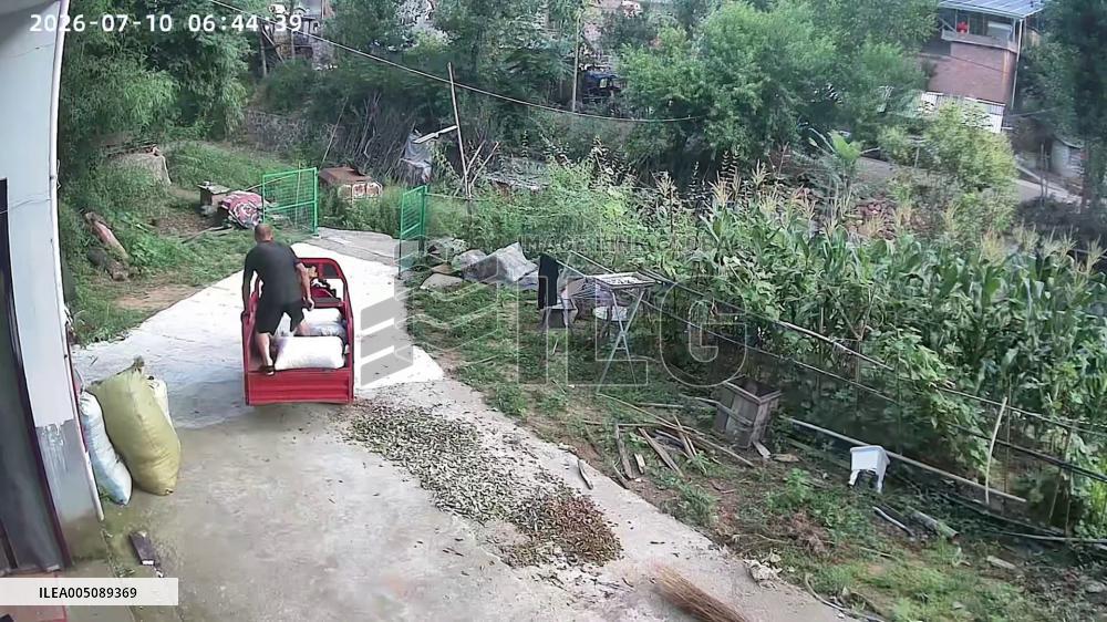 China: Elderly Man Falls Into Ditch as Cargo Tricycle Rolls Away
