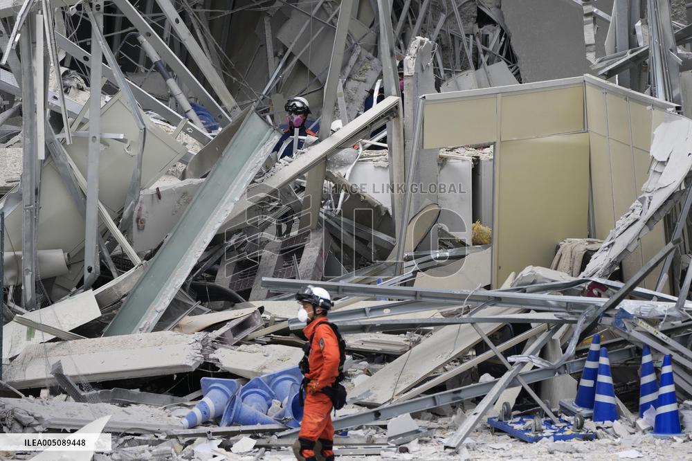 Aftermath of Aeon mall explosion following Kumamoto quake