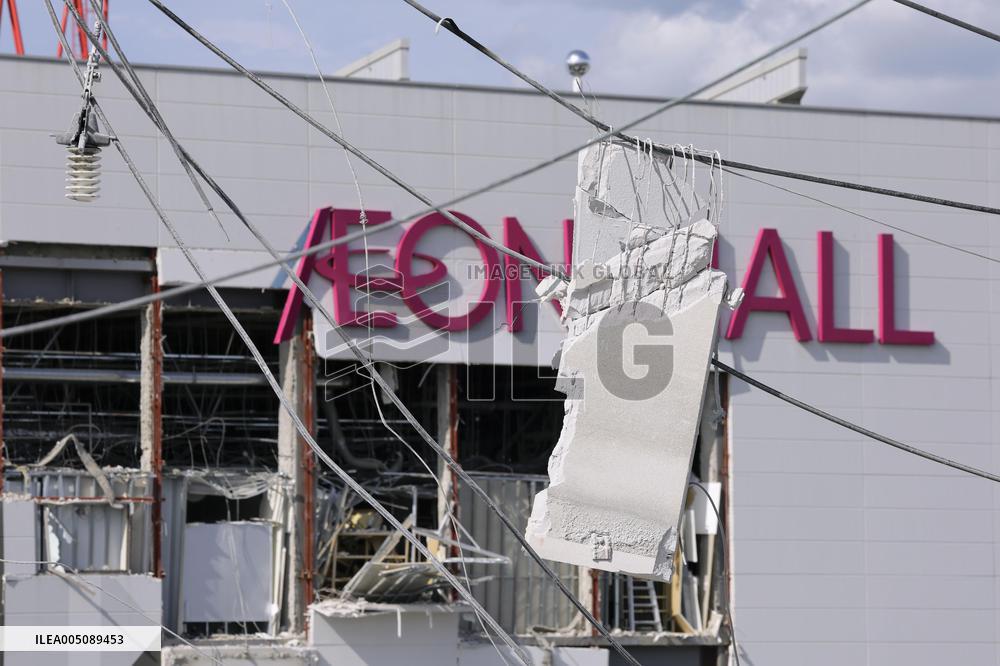 Aftermath of Aeon mall explosion following Kumamoto quake