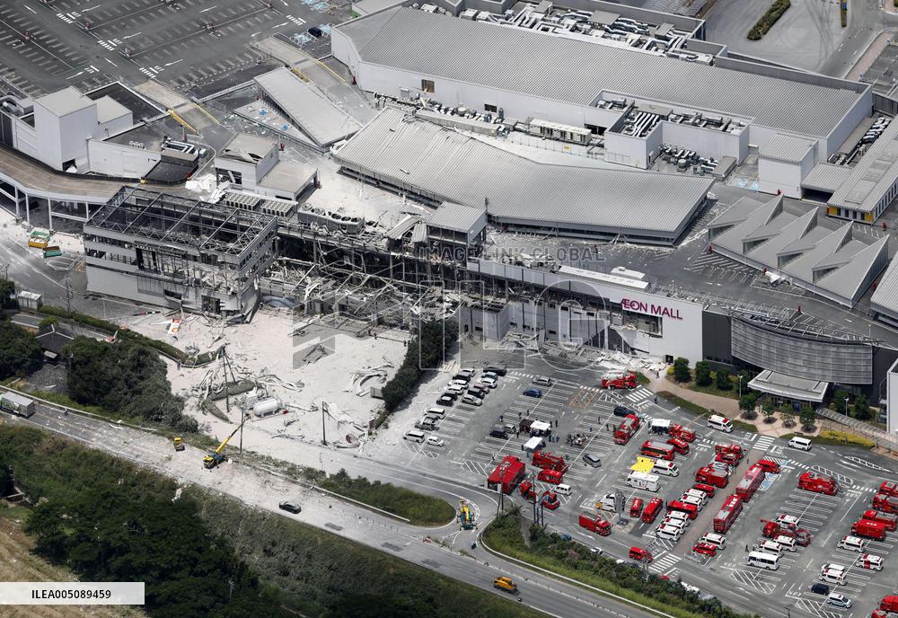 Aftermath of Aeon mall explosion following Kumamoto quake
