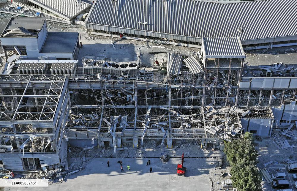 Aftermath of Aeon mall explosion following Kumamoto quake