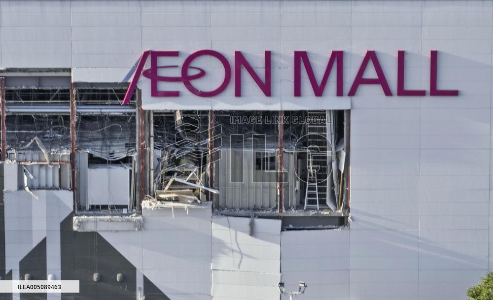 Aftermath of Aeon mall explosion following Kumamoto quake