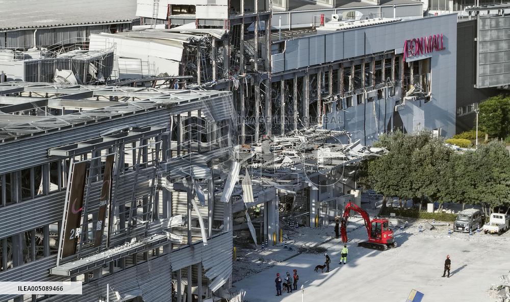 Aftermath of Aeon mall explosion following Kumamoto quake