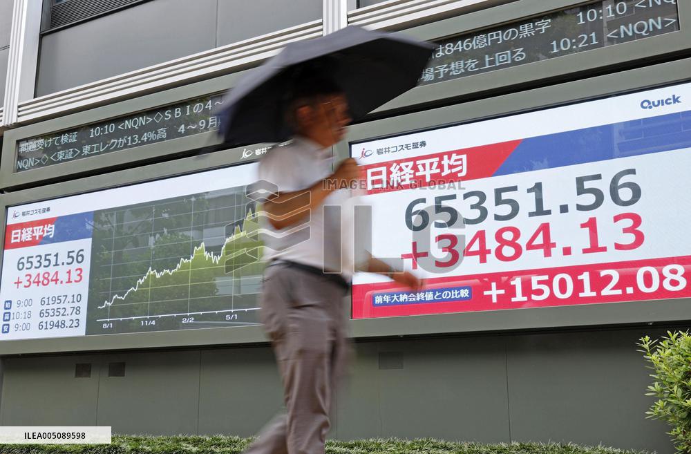 Tokyo stocks surge