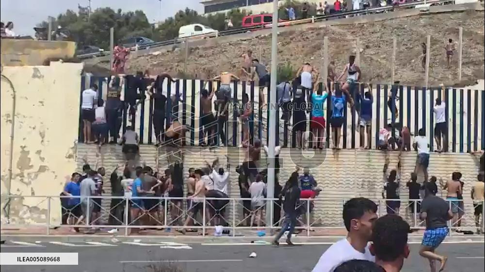 Spain: Thousands of Migrants Cross Into Ceuta From Morocco