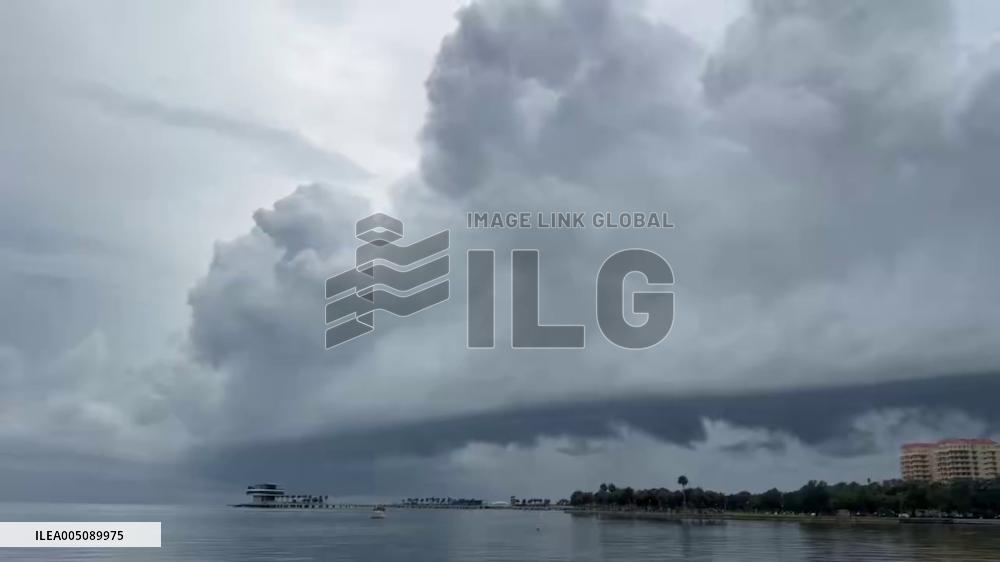 US: Massive Shelf Cloud Captured Over Florida’s Tampa Bay Area