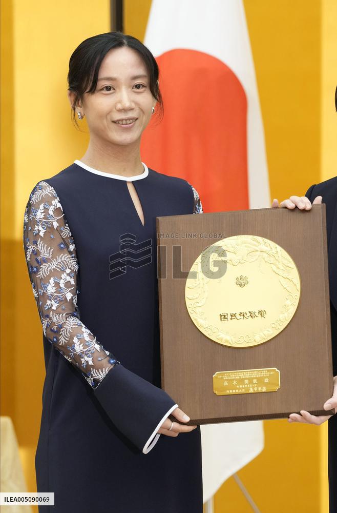 10-time Olympic skating medalist Takagi given People's Honor Award