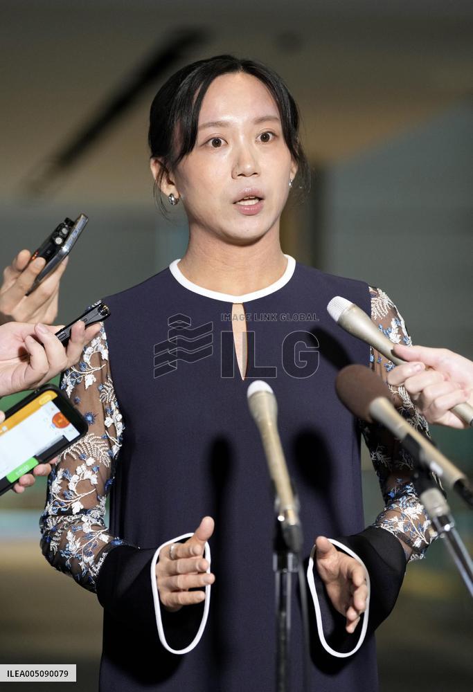10-time Olympic skating medalist Takagi given People's Honor Award