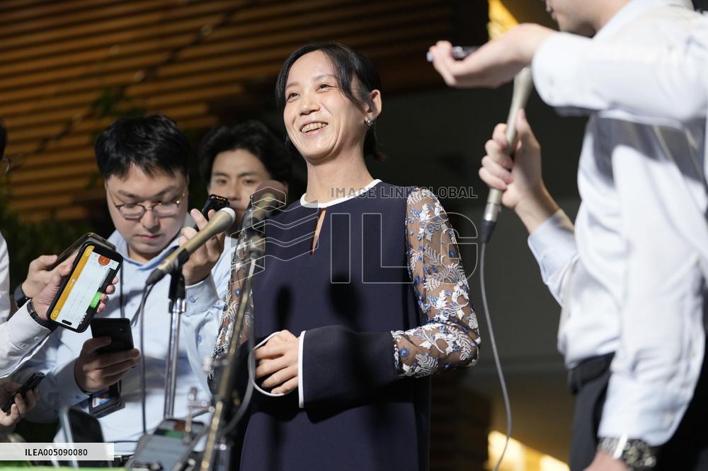 10-time Olympic skating medalist Takagi given People's Honor Award