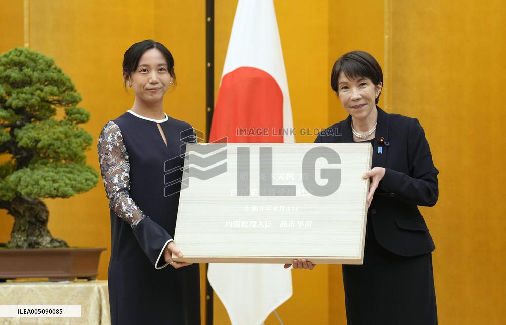 10-time Olympic skating medalist Takagi given People's Honor Award