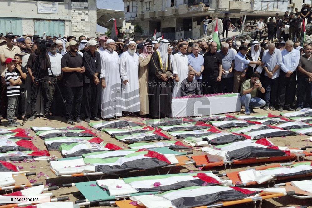 Mass funeral in Gaza City