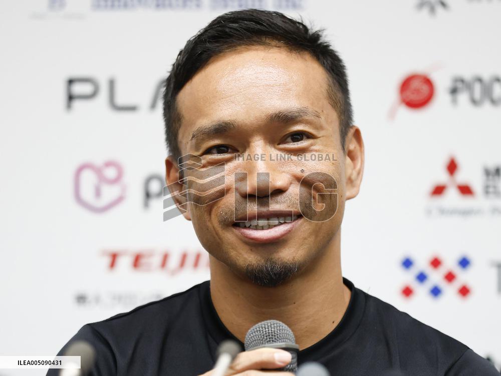 Football: Japan defender Nagatomo to continue career