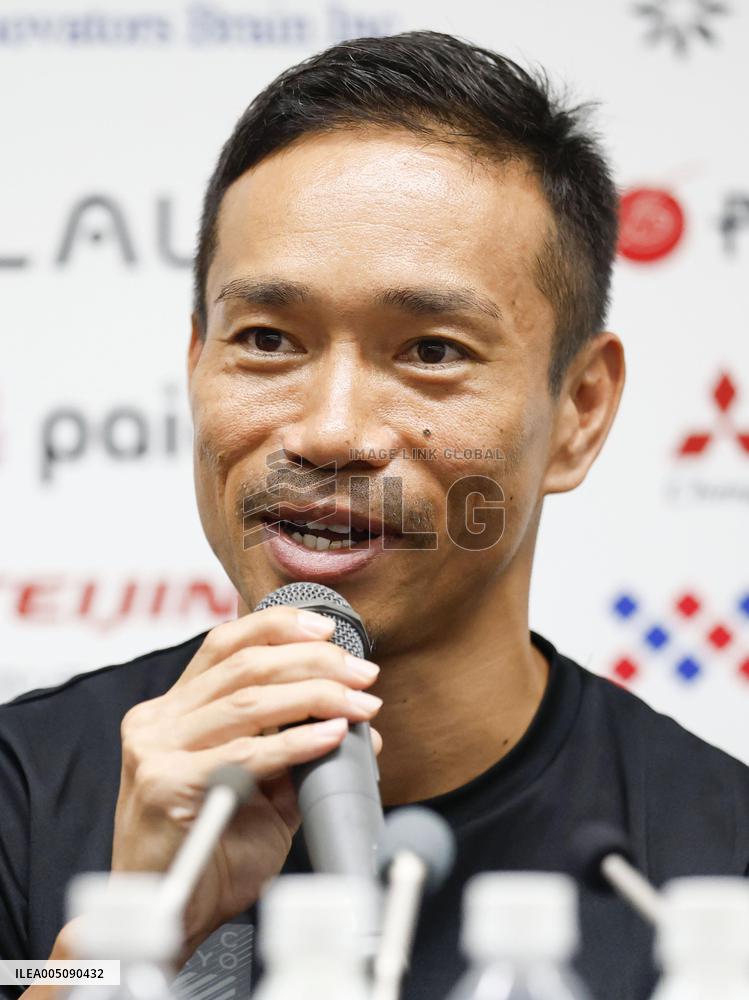 Football: Japan defender Nagatomo to continue career