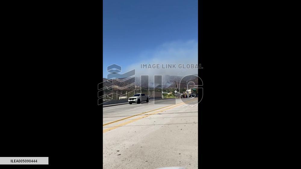 US: Brush Fire Burns in Burbank, Prompts Evacuations