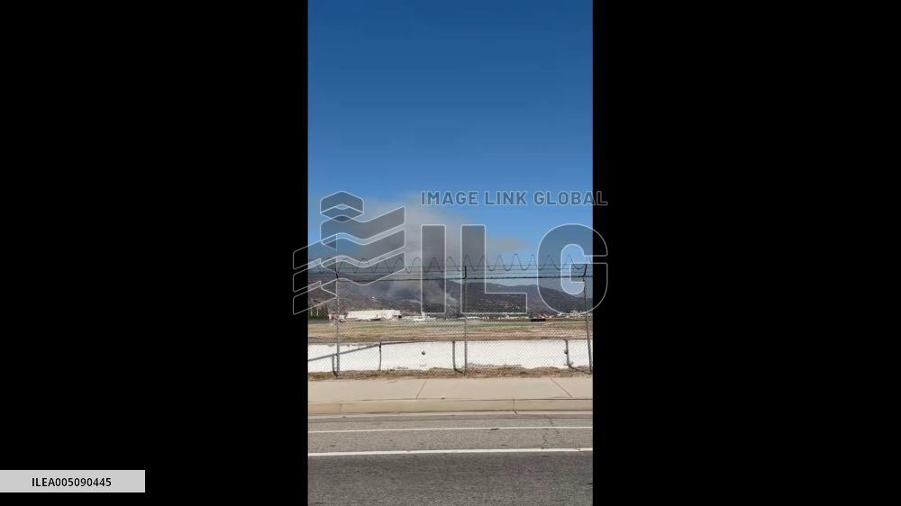 US: Brush Fire Burns in Burbank, Prompts Evacuations 2