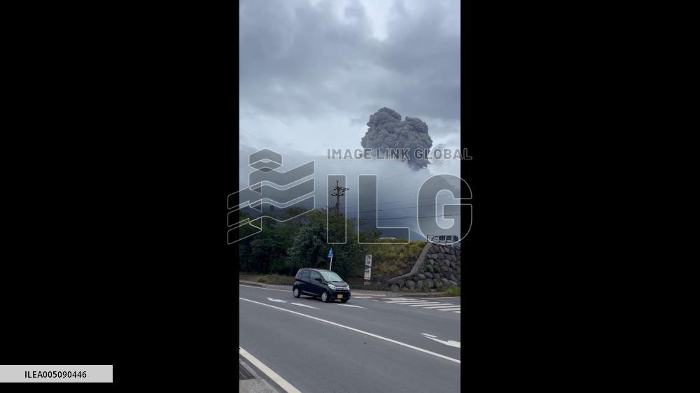 Japan: Ash Blankets Kagoshima City After Sakurajima Volcano Erupts 2