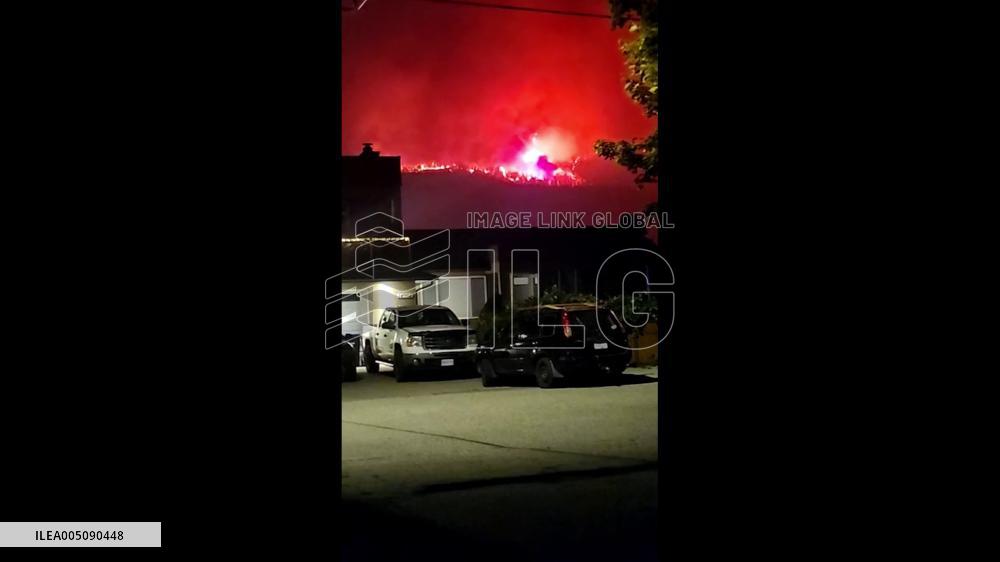 Canada: Thousands Flee as Bald Range Fire Spreads Out of Control in British Columbia 2