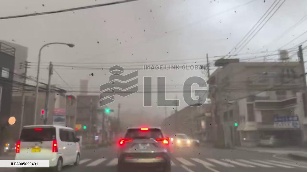 Japan: Ash Blankets Kagoshima City After Sakurajima Volcano Erupts 3