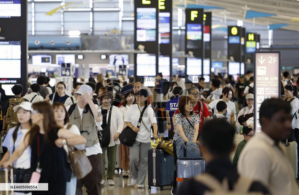 Summer holiday exodus in Japan