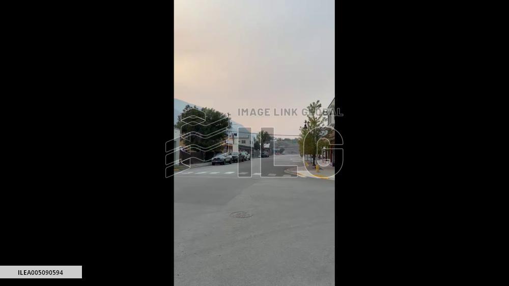 Canada: Thousands Flee as Bald Range Fire Spreads Out of Control in British Columbia 5