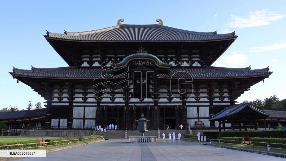 [Breaking News]Annual cleaning of Great Buddha of Nara