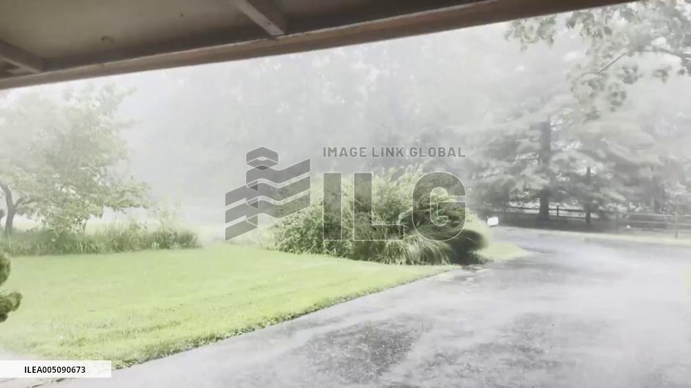 US: High Winds and Hail Hit D.C. Area, Grounding Flights and Downing Trees