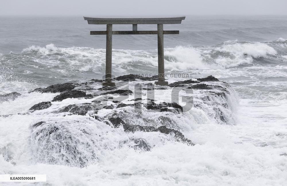 Powerful typhoon in eastern Japan