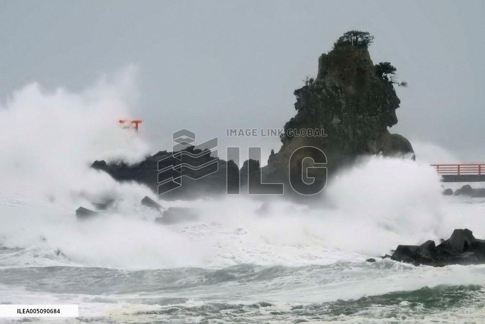 Powerful typhoon in northeastern Japan