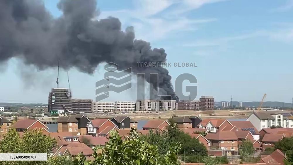 UK: Huge Plume of Black Smoke Rises Over Barking After Fire Breaks Out