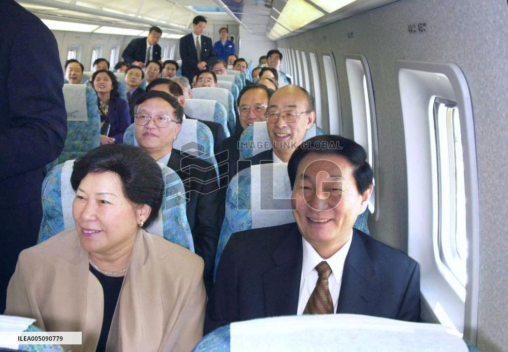 Ex-Chinese Premier Zhu dies at 97