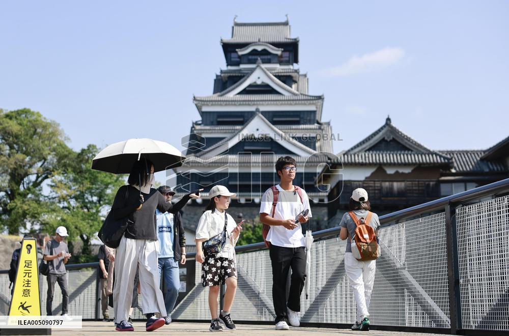 Quake-hit Kumamoto Castle reopens to public