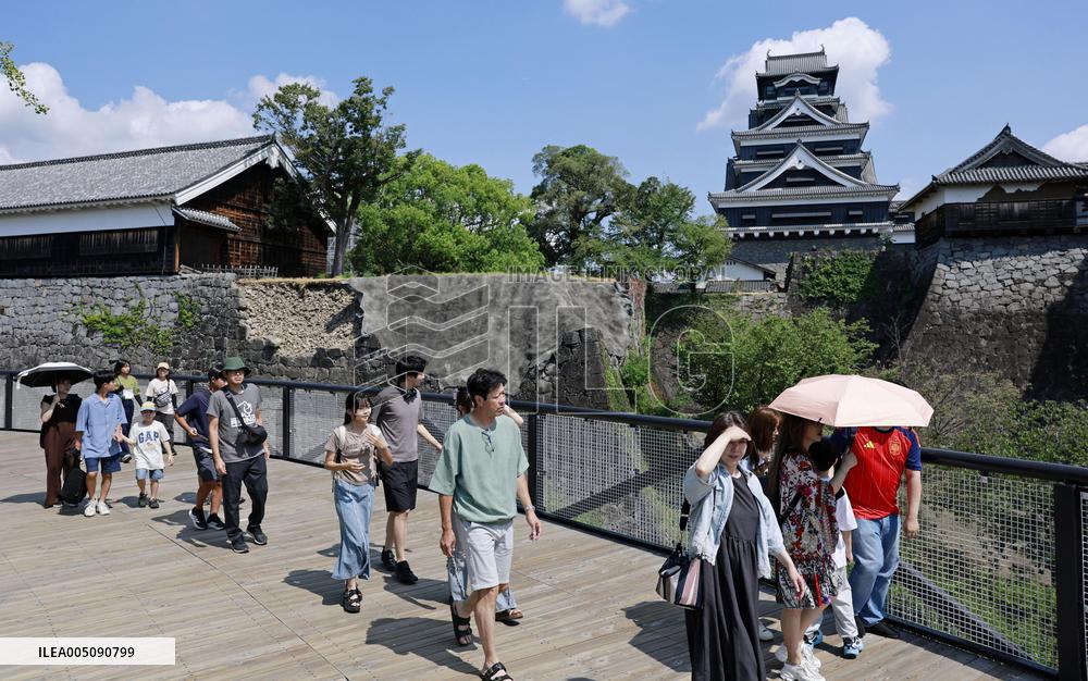 Quake-hit Kumamoto Castle reopens to public
