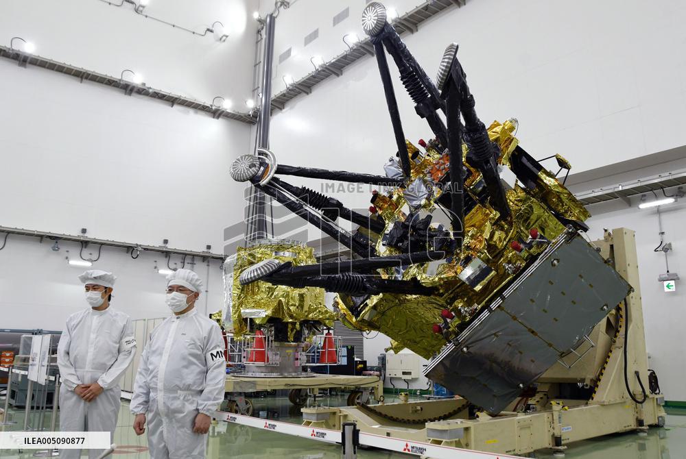 JAXA unveils space probe for Mars moon project