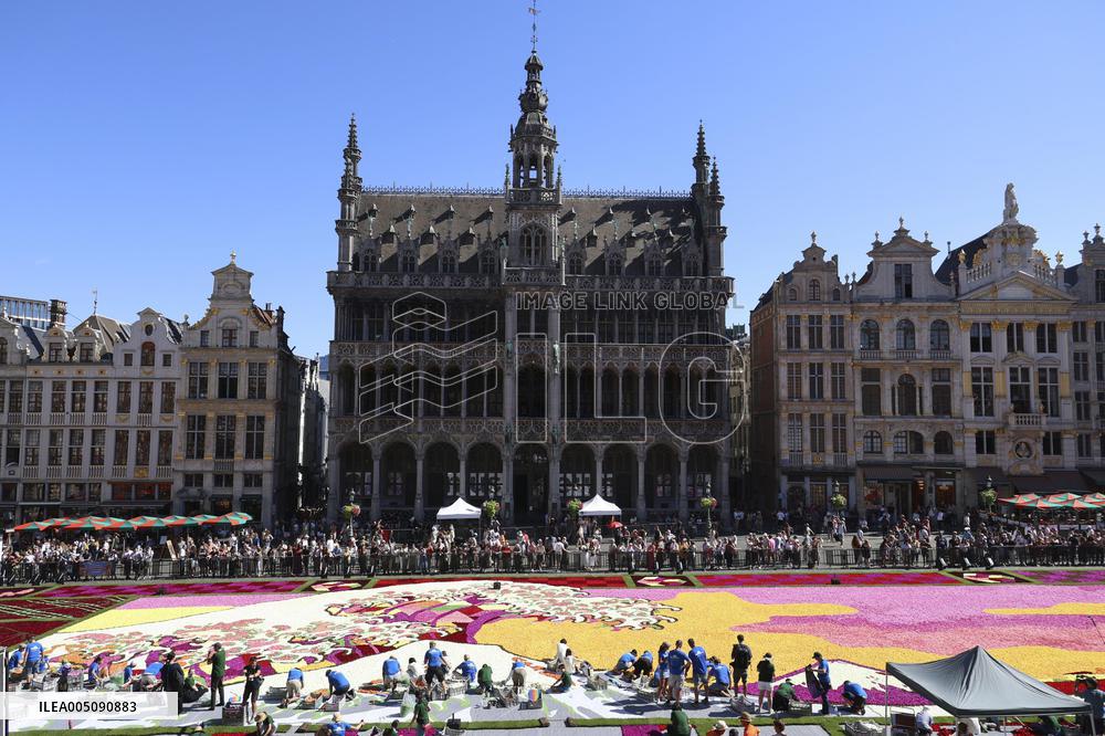 Flower carpet featuring ukiyo-e in Brussels