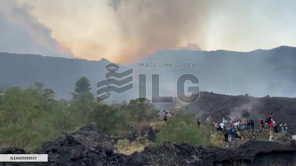 Italy: Lava and Smoke Pour From Mount Etna in Latest Eruption