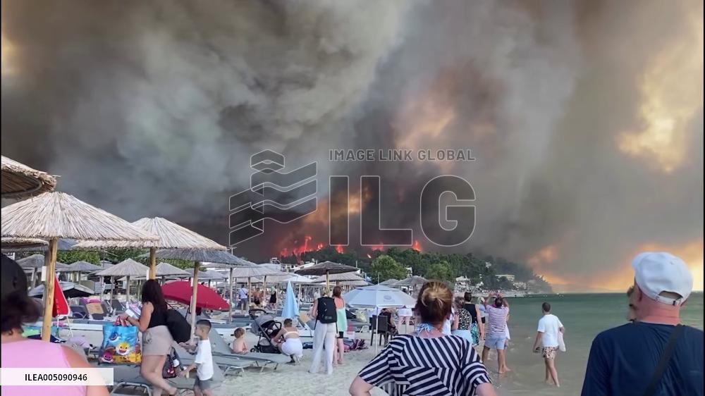 Greece: Wildfire Rages Through Halkidiki, Hundreds Evacuated by Sea