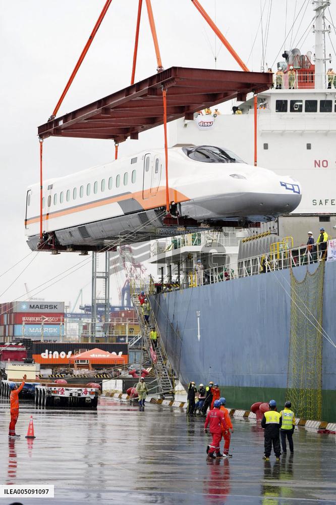 New high-speed train shipped to Taiwan from Japan