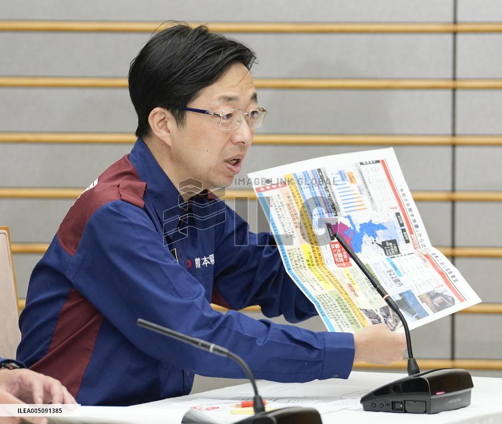 Japan PM meets with governor of quake-hit Kumamoto Pref.