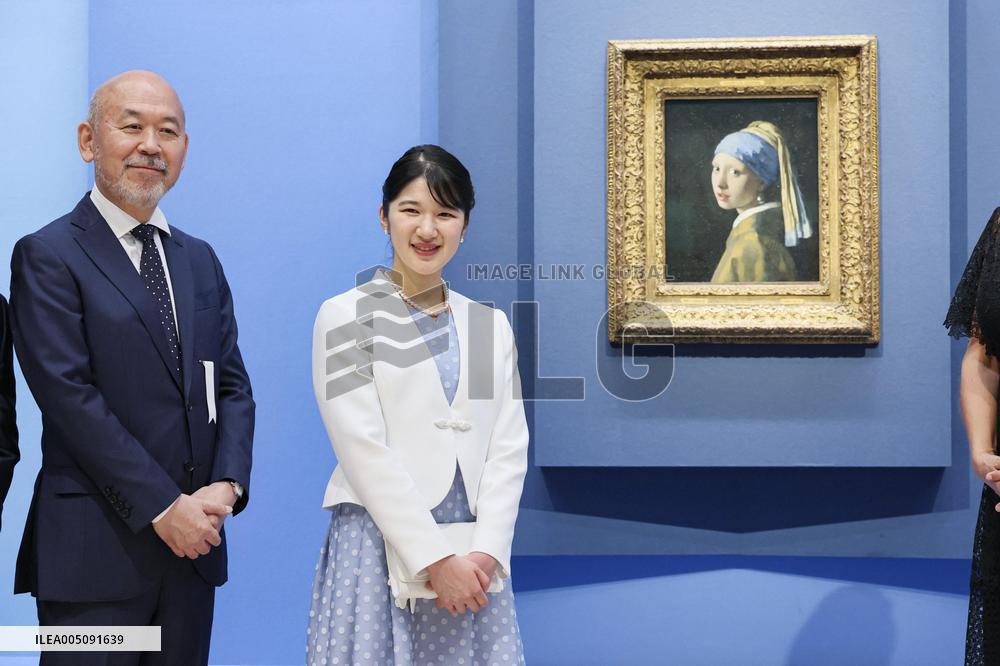 Princess Aiko visits exhibition of masterpieces by Dutch artists