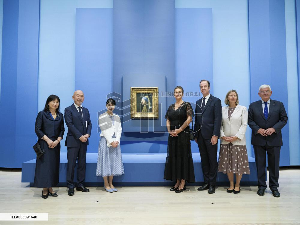 Princess Aiko visits exhibition of masterpieces by Dutch artists