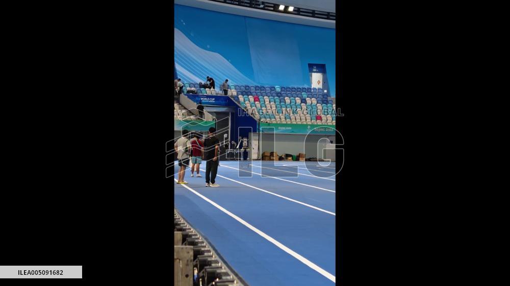 China: Robot Crashes Into Electrical Boxes During Track Sprint in Beijing